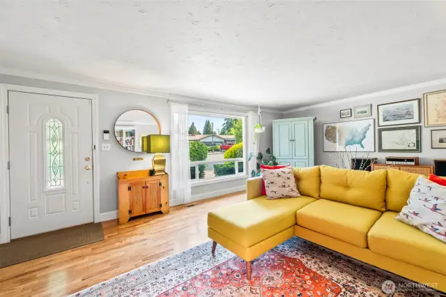 Entry/Living Room
