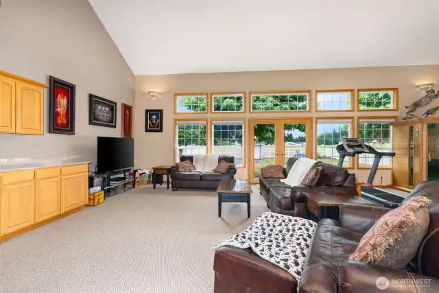 Large bonus room with ample room to be an additional living space.