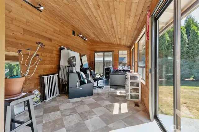 Great bonus space, currently being used as an in-home hair salon. Could be used for a number of things - sunroom, home gym, office... whatever your heart desires! Slider on the right leads to the fenced back yard.