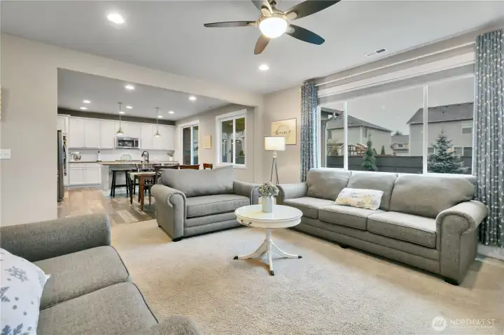 Bright and spacious living room