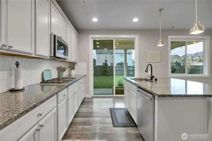 Walk-in pantry and tons of counter space
