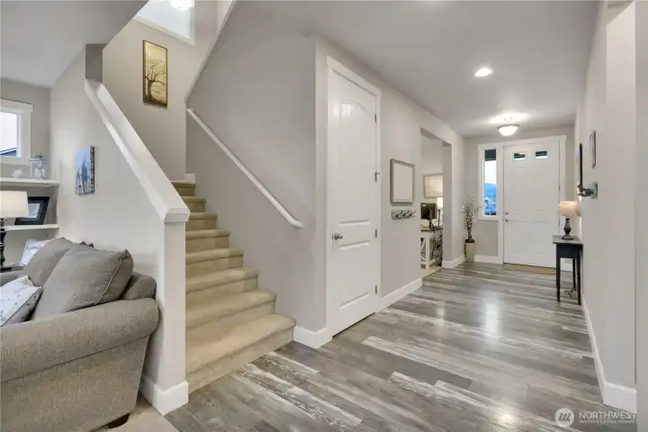 Upgraded Stainmaster carpeting