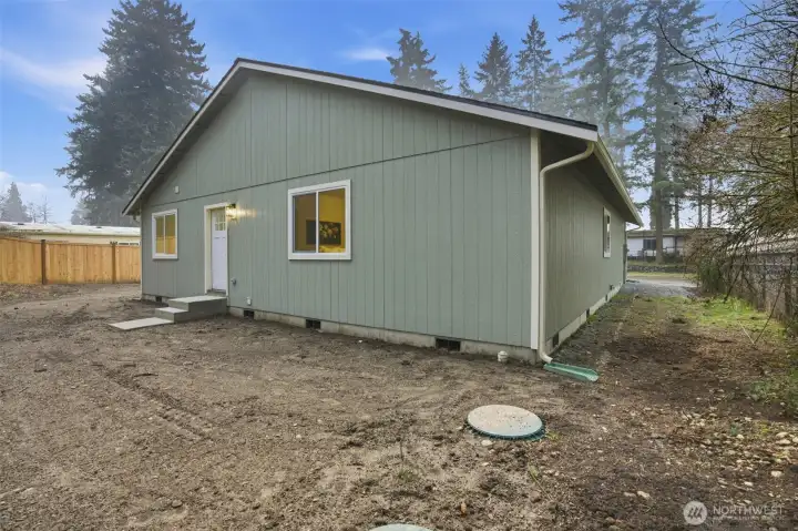 Level yard with endless possibilities