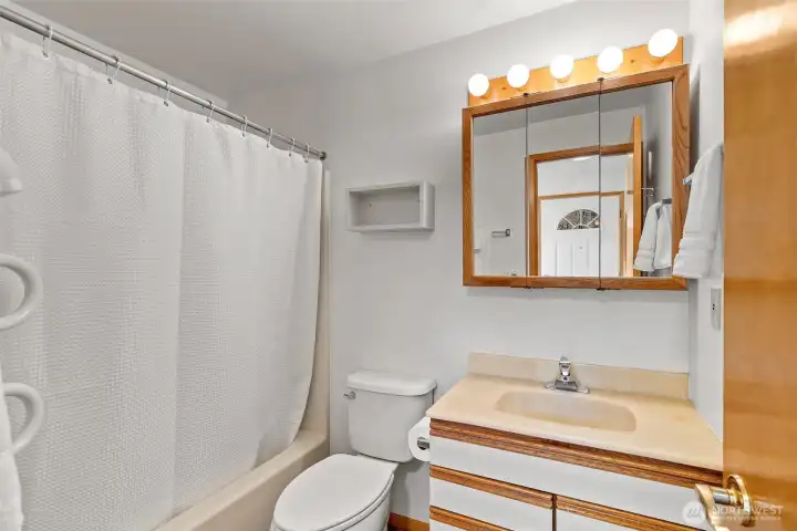 Full bathroom conveniently located adjacent to the bedroom.
