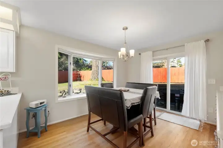 Eating space in kitchen