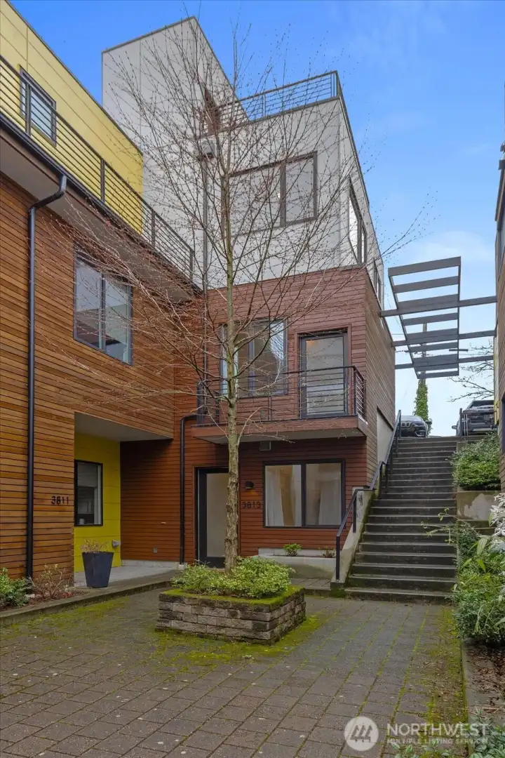 Fantastic townhome tucked into a very desirable neighborhood of Fremont.  Appreciate stepping out your front door to this lovely shared courtyard.