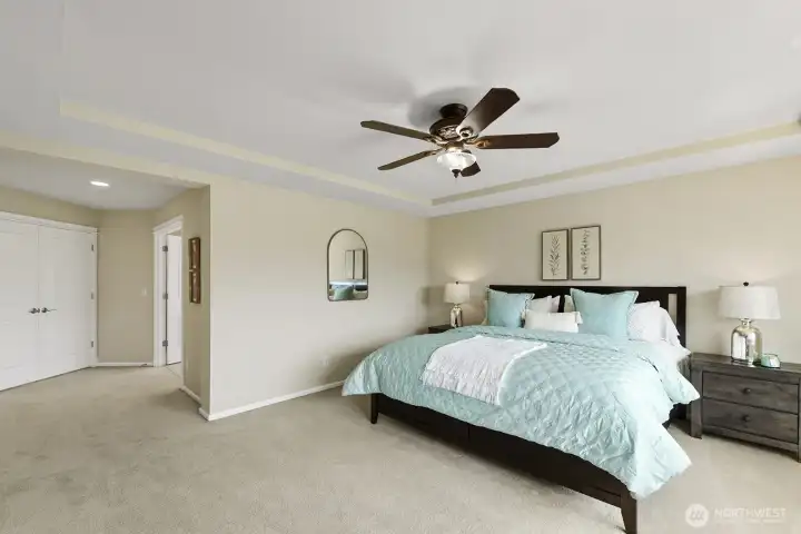 Spacious Primary with en-suite bath