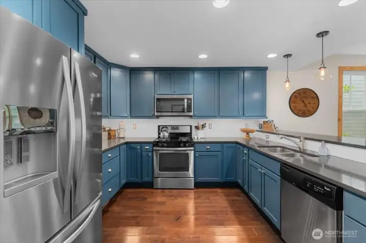 Main level kitchen with stainless steel appliances and quartz countertops.