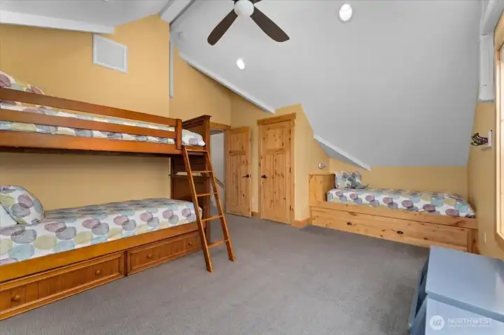 3rd level bunk room with trundles to sleep 6.