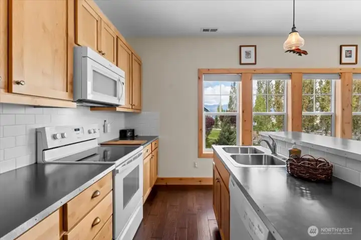 ADU/Carriage House full kitchen.