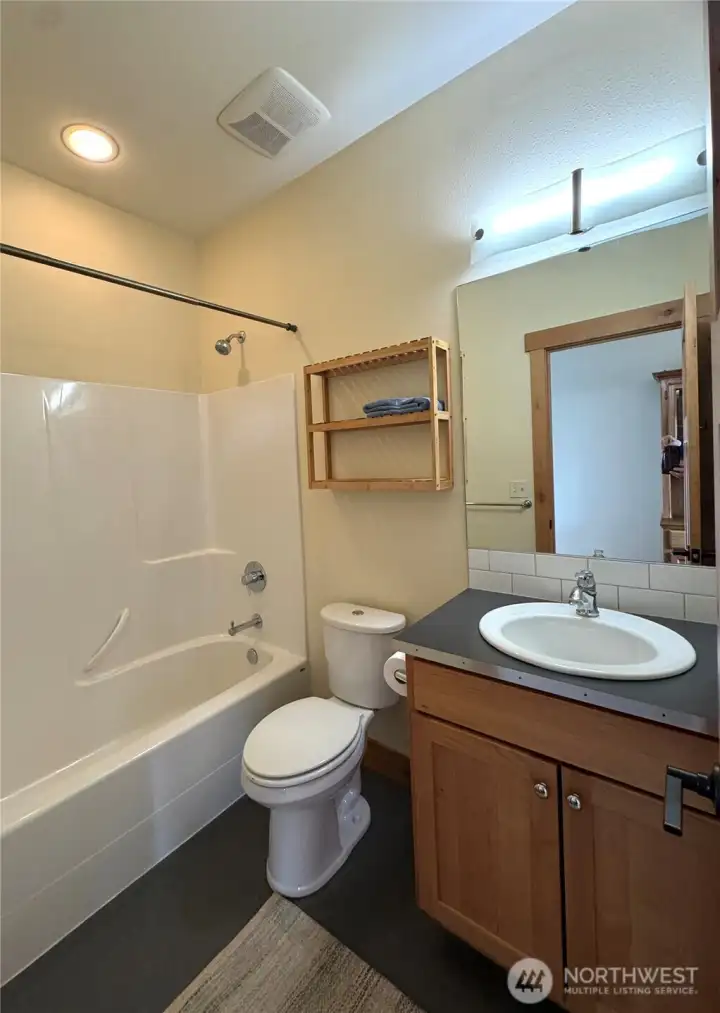ADU/Carriage House full bathroom.