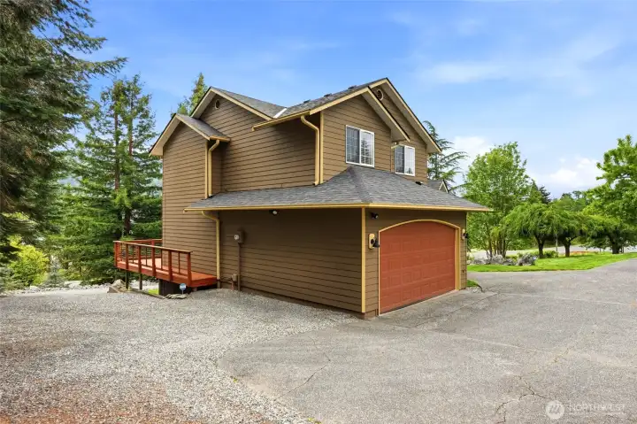 Generous driveway and parking space provide flexibility for guests and everyday living. Generous driveway and parking space provide flexibility for guests and everyday living.