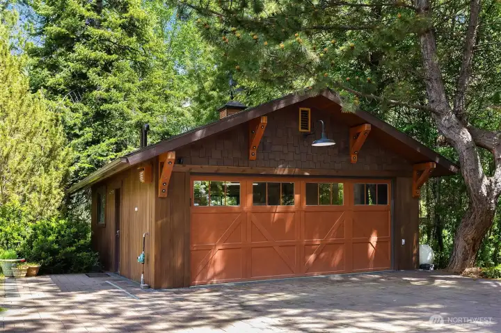 Detached Garage with 30 amp & heated motor court