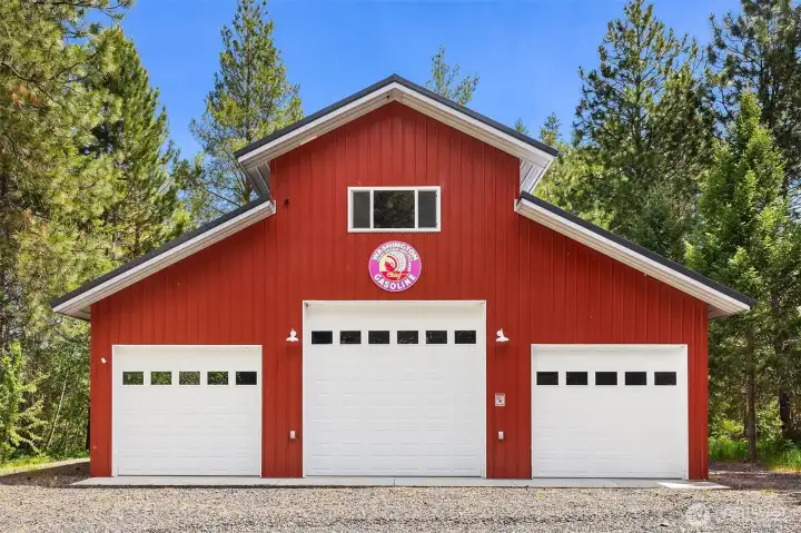 Barn-style Shop for Storage & added space!