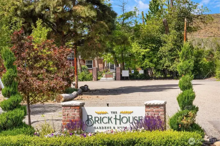 Local amenities include this event & lodging spot