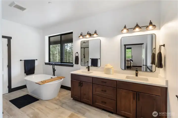 Main Ensuite Main Ensuite