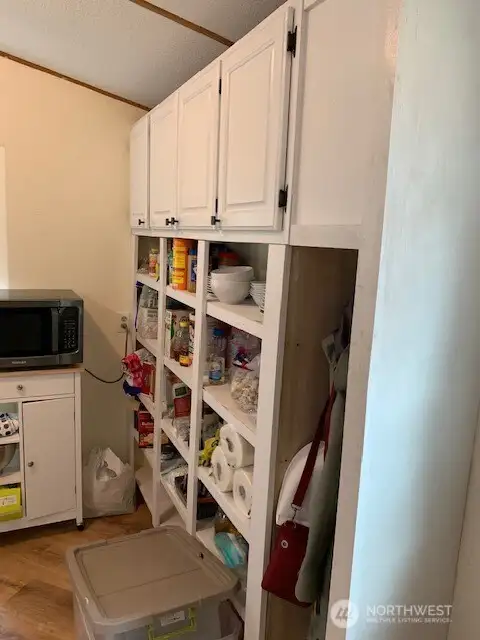 Kitchen storage unit.