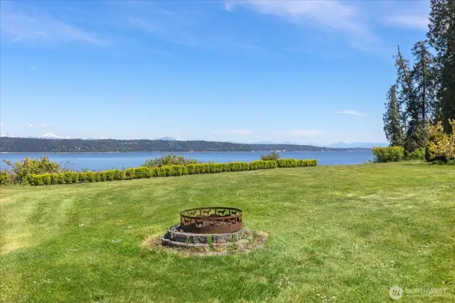 180° views w/more than enough room for entertaining