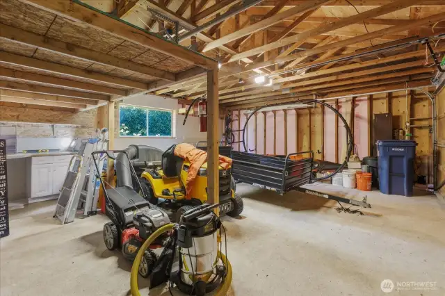 Detached large garage w/extra storage/workshop area & loft