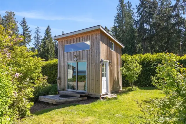 Out building 1 of 3 (Guest cabin)