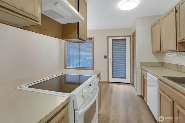 Large peninsula island holds your cook station featuring a smooth surface cooktop and oven.