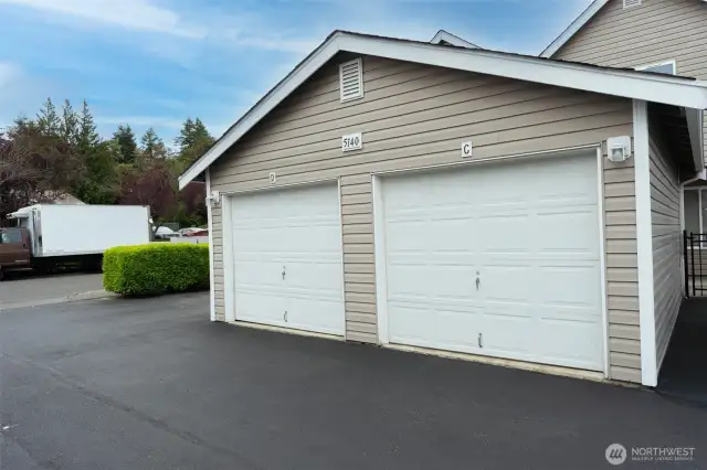Indvidual garage.