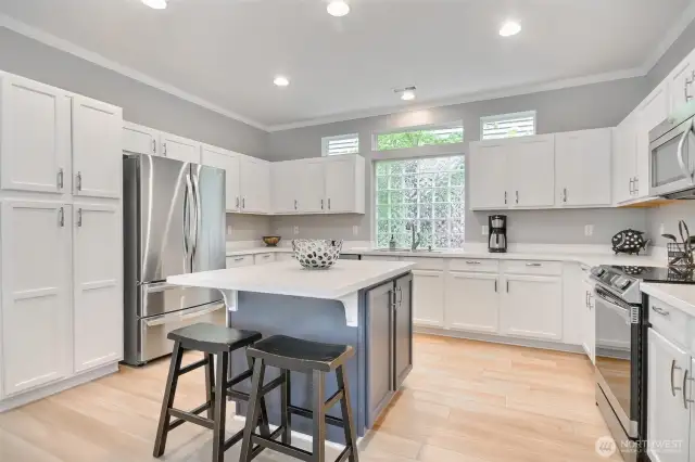 Gorgeous kitchen w/ 1 year old stainless steel Smart appliances, including induction/convection range with built-in air fryer