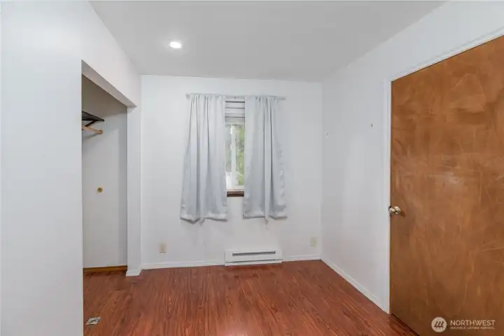 A practical and comfortable space ideal for use as a bedroom, home office, studio or guest room.