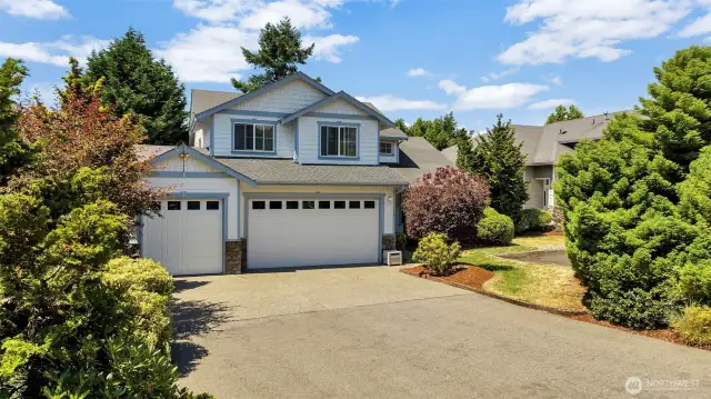 2003 built home on peaceful dead end street. 3 car garage with additional parking spaces off the street.