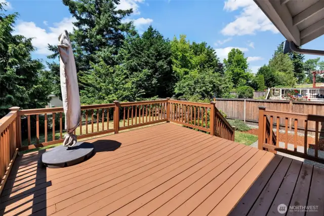 The back deck was just refreshed with new deck stain. Large patio umbrella stays.  Deck faces to the West for that afternoon sunshine.  A great place to relax and unwind.
