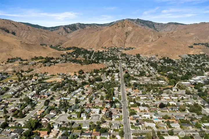 Close to hiking and biking trails/town