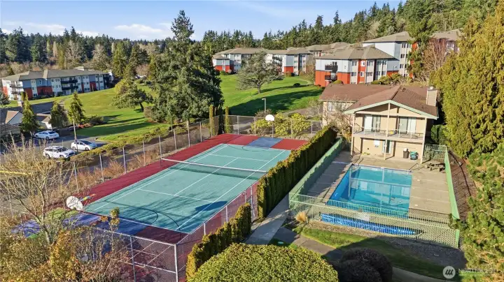Community amenities include pool, exercise space, sports court and clubhouse