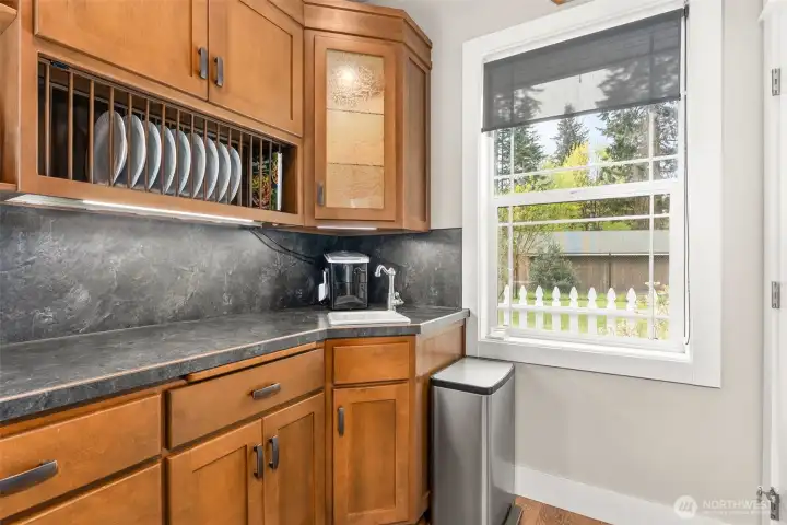 So much prep space and storage