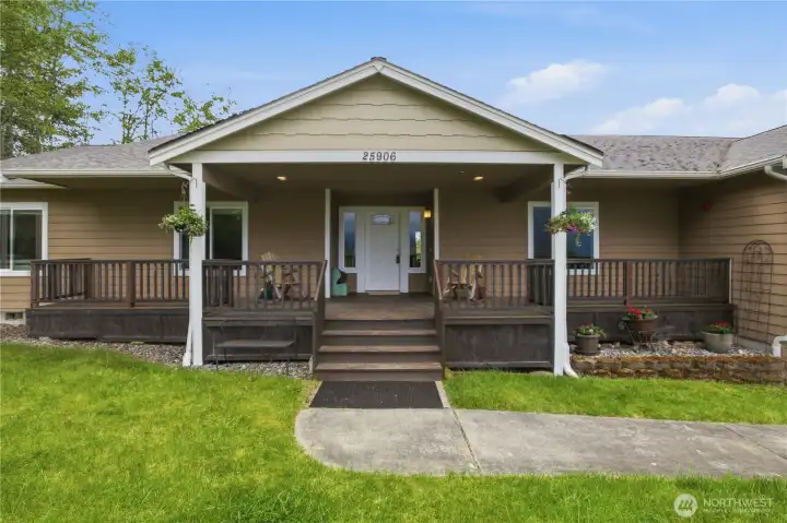 Cozy front Porch to rock the day away!