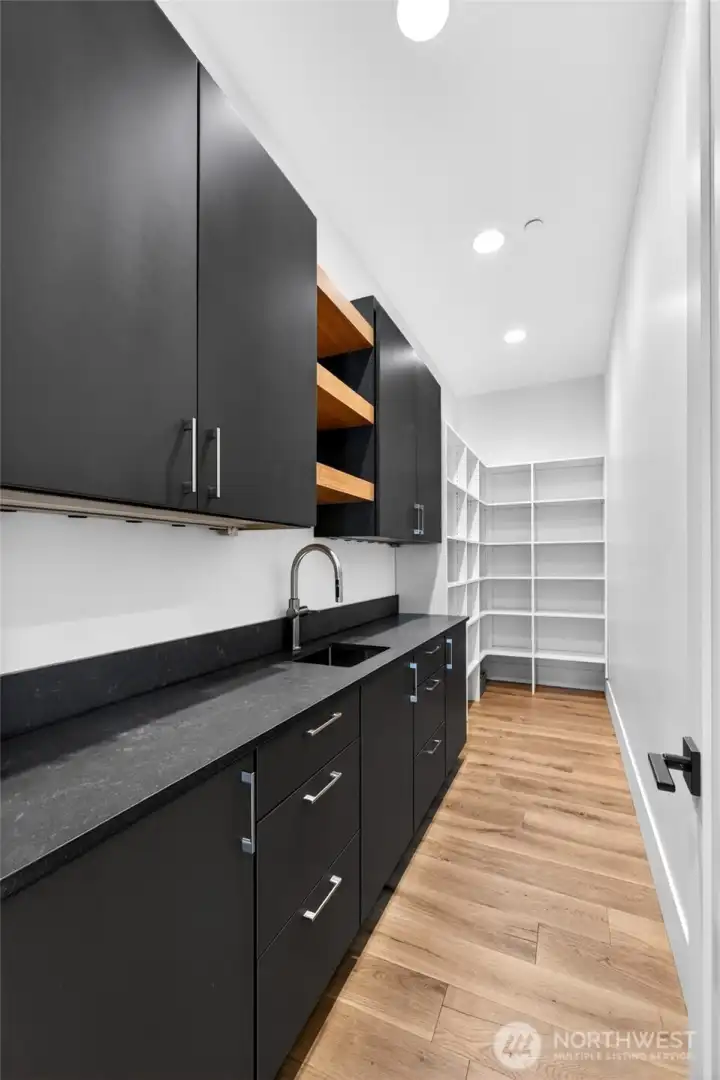 Walk in butler's pantry
