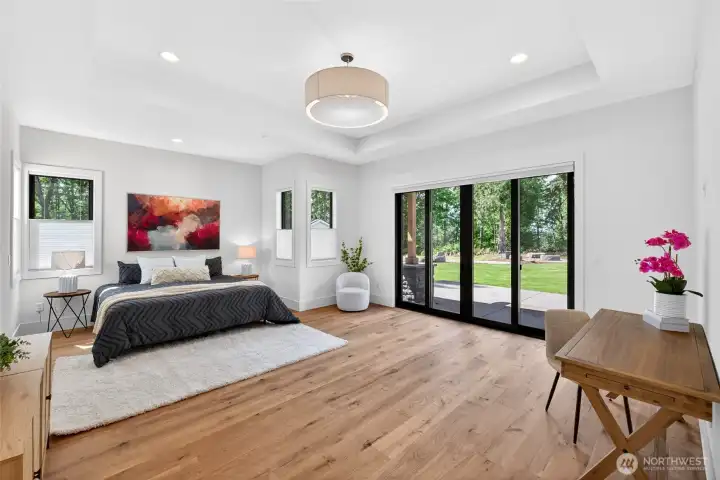 Huge primary bedroom