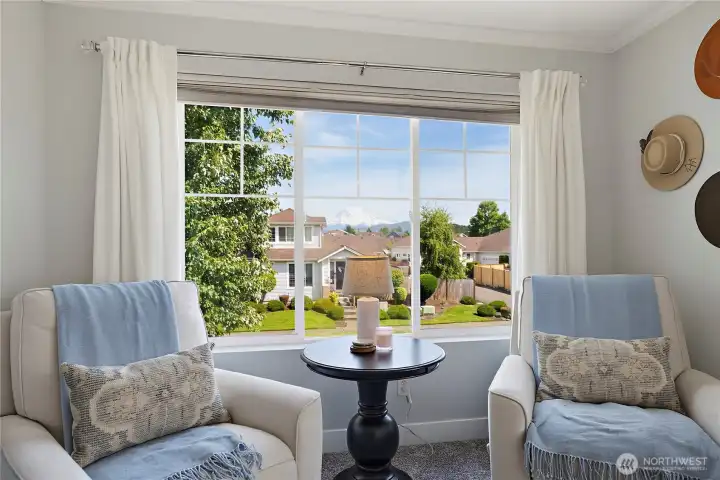 Sitting area perfectly framing a grand Mt Rainier view