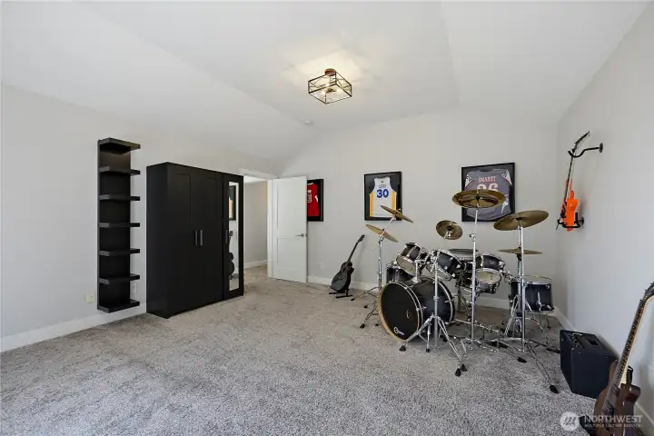 Large room, cute lights, big window