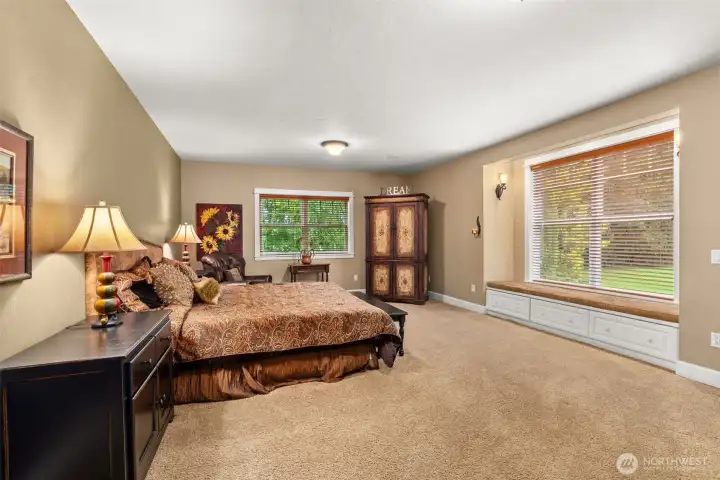 Large Primary Bed Room w/ custom window seat