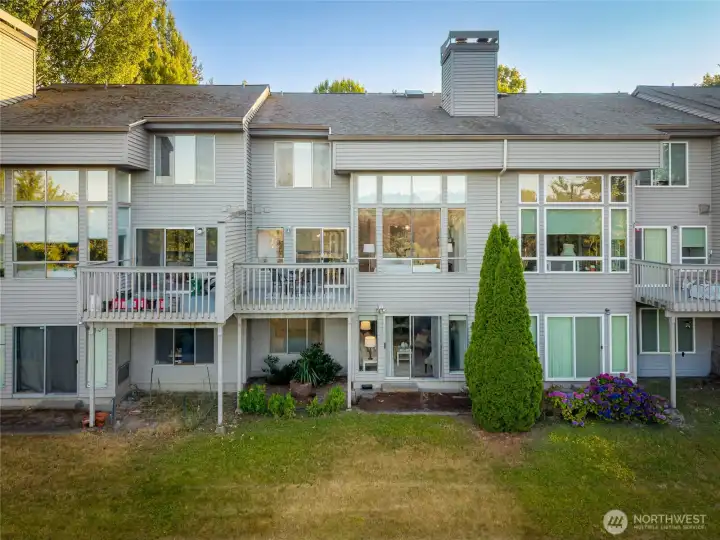 Built in 1989, these townhouses live large with over 2500+ sq ft on three levels.
