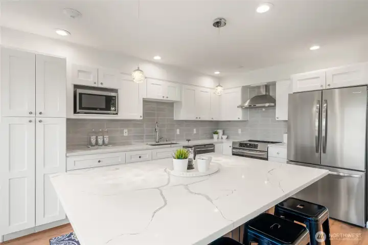 Plenty of storage in this entertainment size kitchen.