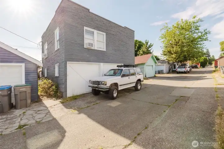 Garage with apartment Garage with apartment