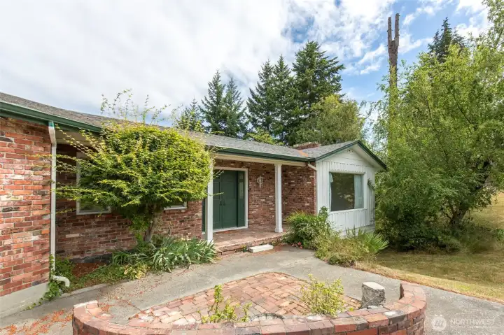 441 E Hillcrest Dr 441 E Hillcrest Dr