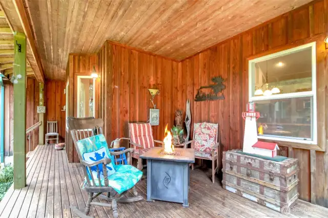 Completely Private Front Covered Porch. Relax with a Cup of Coffee or Glass of Wine