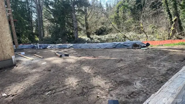Side rear yard view.  6' fence to surround entire homesite.