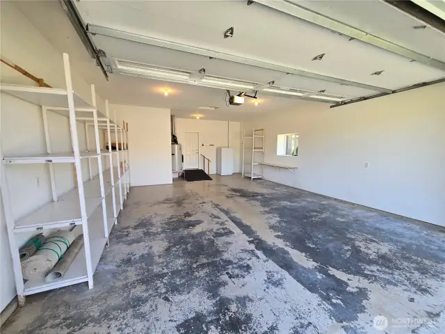 Oversized 2-car Garage