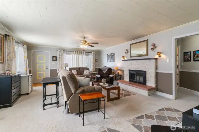This cheery craftsman is sure to please!