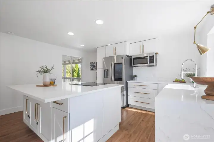 Eat up Bar w/Storage