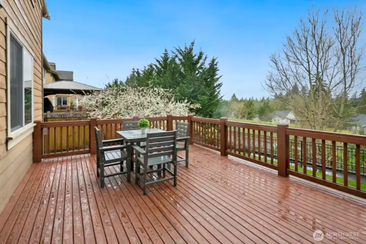 Large Deck Perfect for Spring/Summer