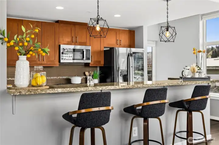 The breakfast bird provides additional seating.